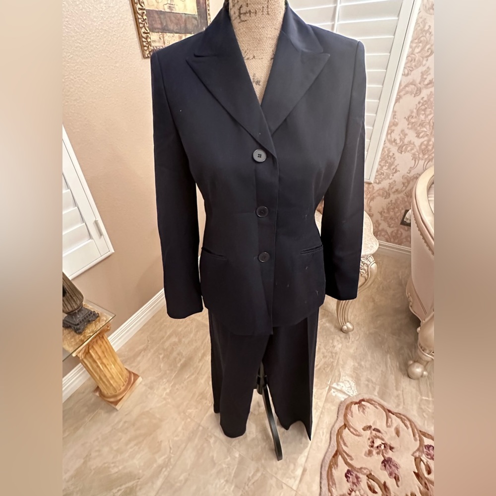 Sold Anne sold Klein sold 2 piece suit size 4